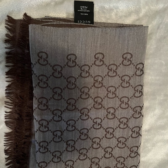 Gucci Accessories - Grey Gucci scarf